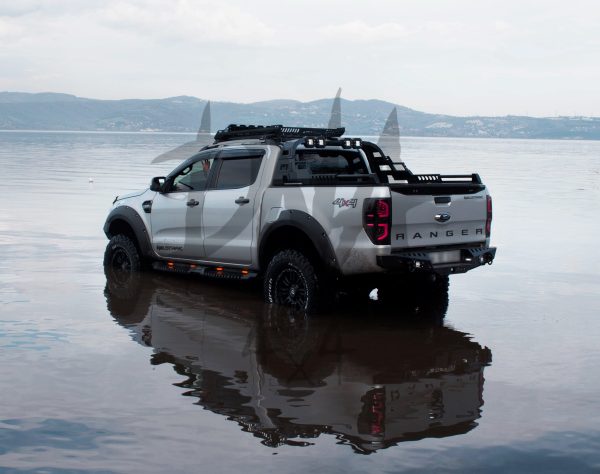 Toyota Hilux 2010+ Combat Roll Bar With LED Lights