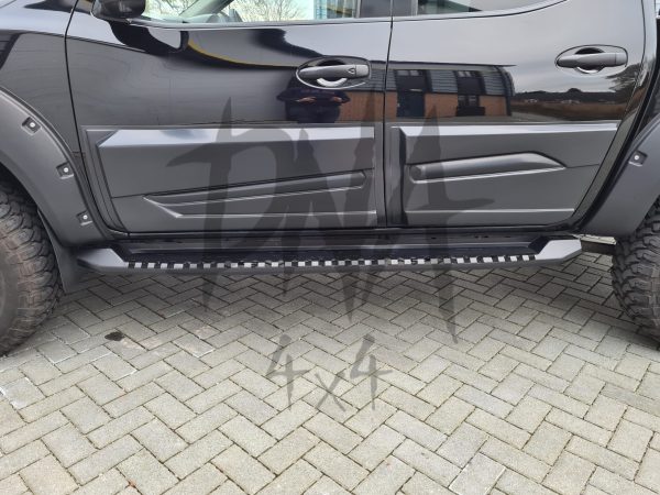 NN3 231 Isuzu D-Max 2012+ Steel Side Steps (Black)