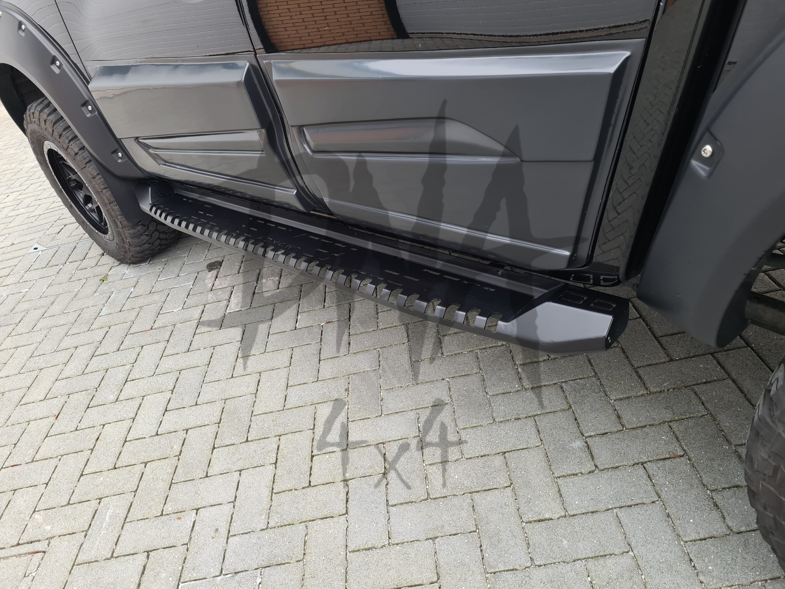 Isuzu D-Max 2012+ Steel Side Steps (Black) - Image 4