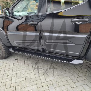 Toyota Hilux 2006+ Steel Side Steps (Black)