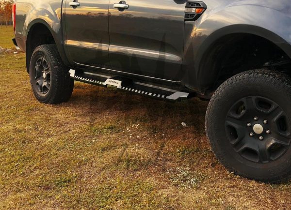 S32 Ford Ranger 2012+ Steel Side Steps (Matt Black)