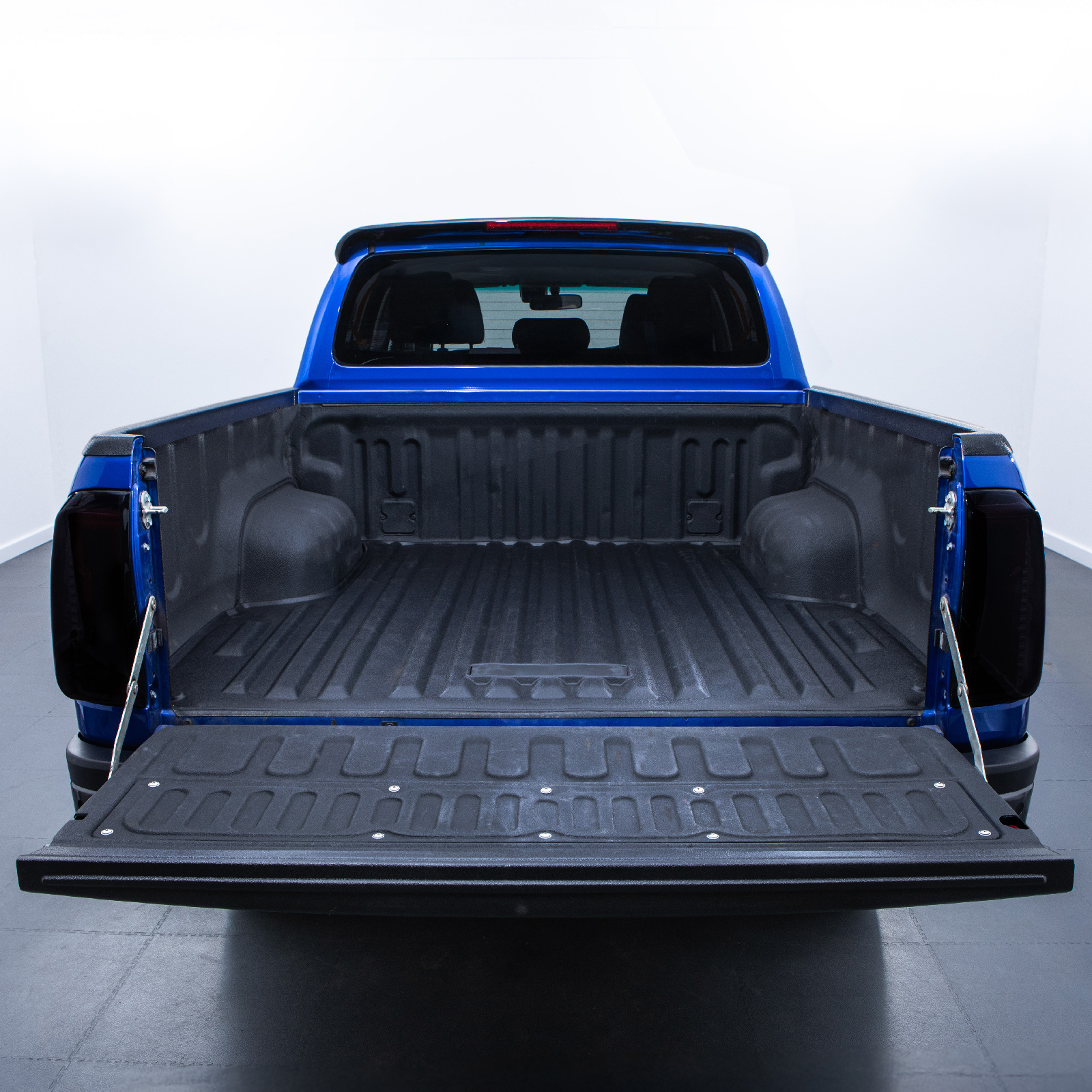 Toyota Hilux Revo Black