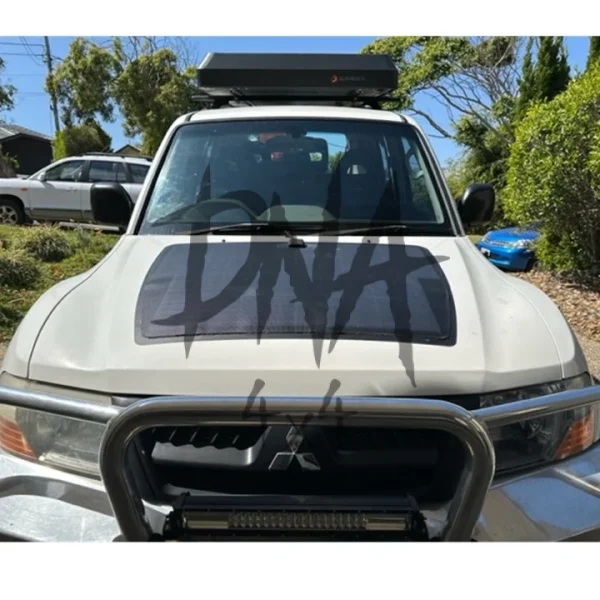 Mitsubishi_Pajero_Montero_Shogun_Lensun_100W_12V_Car_Hood_Flexible_Solar_Panel_720x 100wpsolar